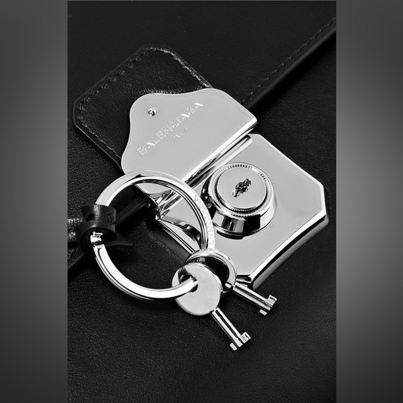 BALENCIAGA BLACK LOCK & KEY CHAIN SHOULDER BAG - Picture 2 of 8